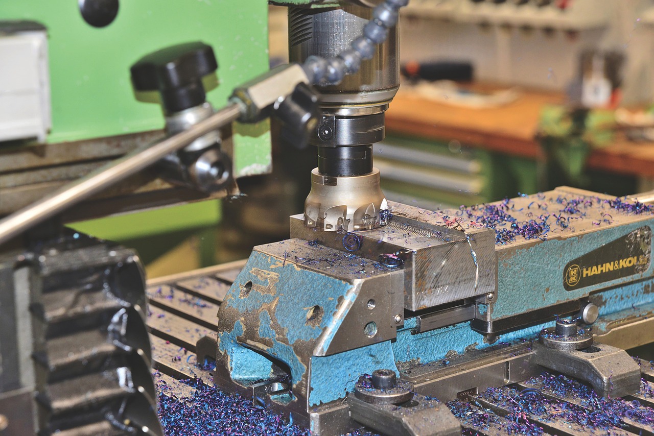 <strong>Automatyzacja produkcji dzięki frezarkom CNC – jak osiągnąć wyższą wydajność w przemyśle</strong>
