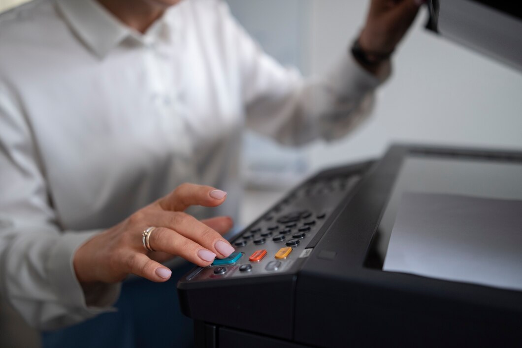 Jak wybrać odpowiednią drukarkę igłową dla twojego biura: Praktyczny przewodnik