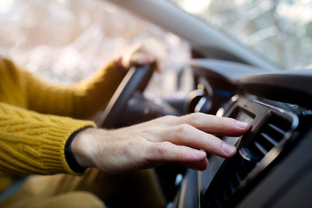 Jak bezprzewodowe ładowanie wpływa na komfort jazdy – zalety automatycznych uchwytów samochodowych
