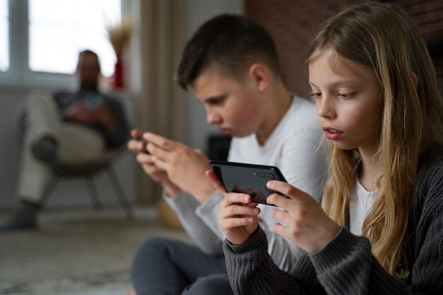Jak aplikacja #care4kids może pomóc rodzicom w monitorowaniu aktywności dzieci?