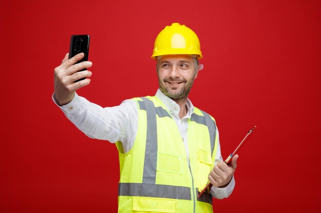 Jak wybrać idealny telefon dla budowlańca: Kluczowe cechy i funkcje