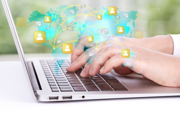 Jak skutecznie zabezpieczyć swoją stronę internetową i dane użytkowników?