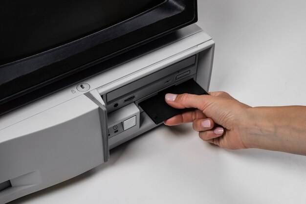 Jak przedłużyć żywotność drukarki dzięki regularnej konserwacji i odpowiednim częściom?